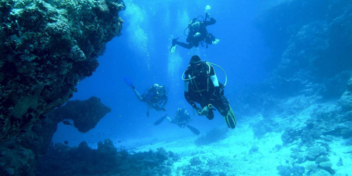 scuba diving at paradise beach